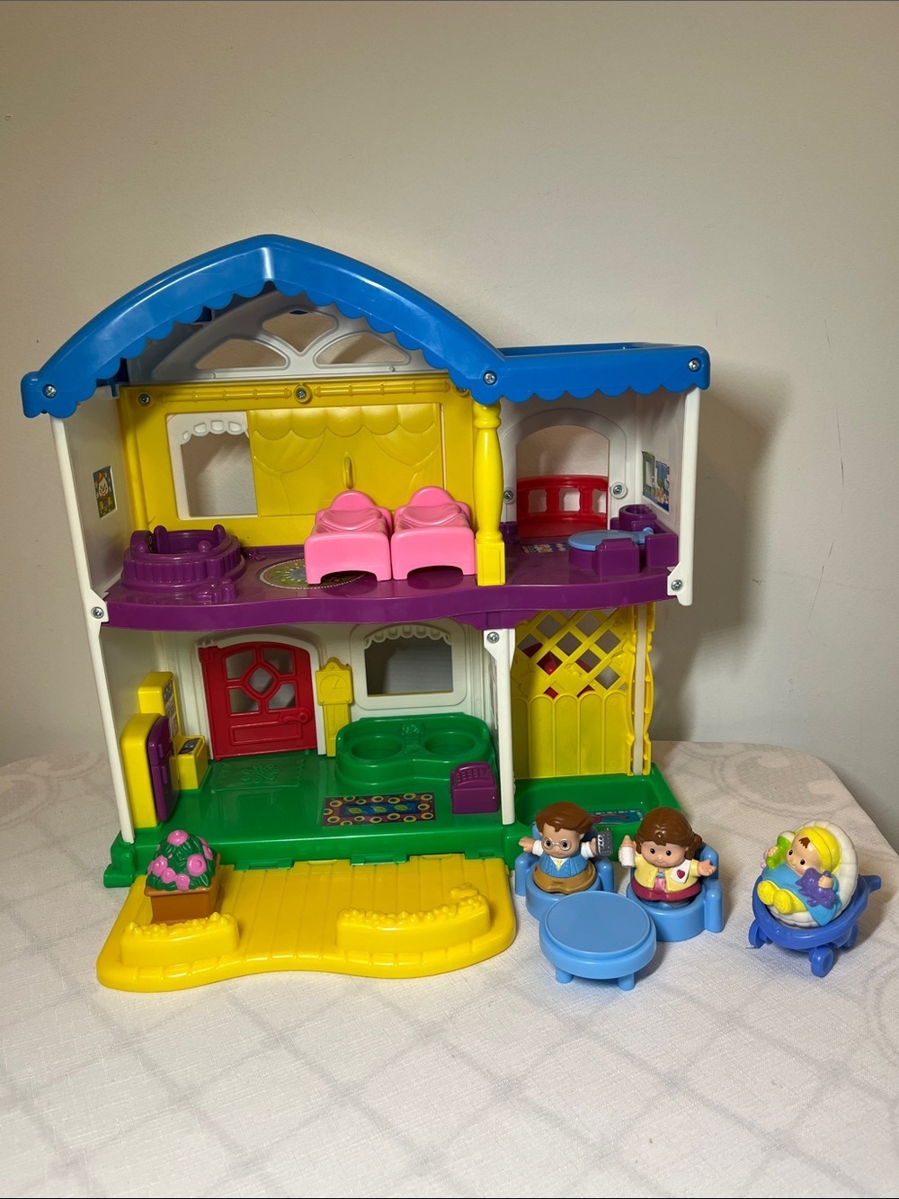 Fisher-Price Little People Busy Day Home House
Vintage 2006
All sounds work